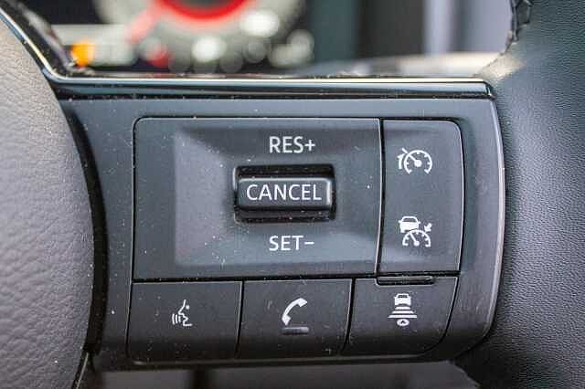 Nissan Qashqai 1.3 DiG-T MH N-Connecta 5dr